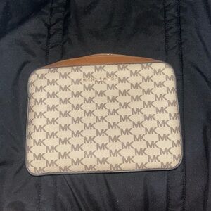 Tan & Gold Micheal Kors Crossbody/Shoulder Bag